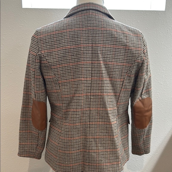 Gray and Red Blazer with Structured Silhouette - Picture 3 of 8